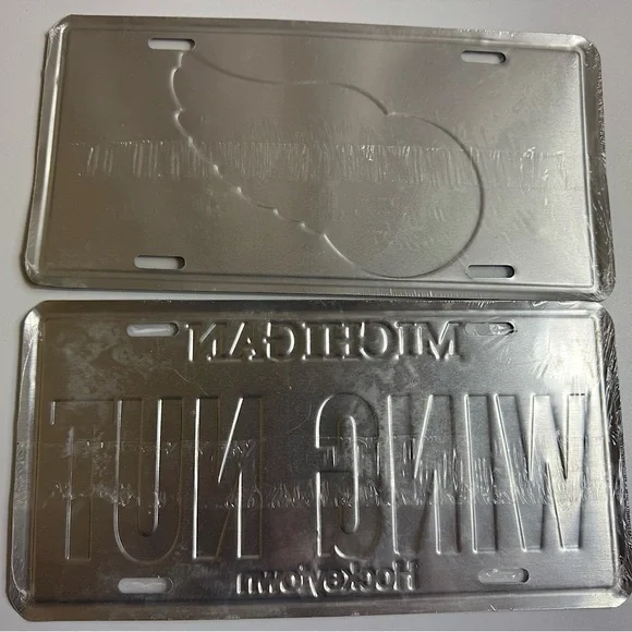 (3) DETROIT RED WINGS COLLECTOR LICENSE PLATES HOCKEY TOWN EMBOSSED ALUMINUM - Picture 3 of 5